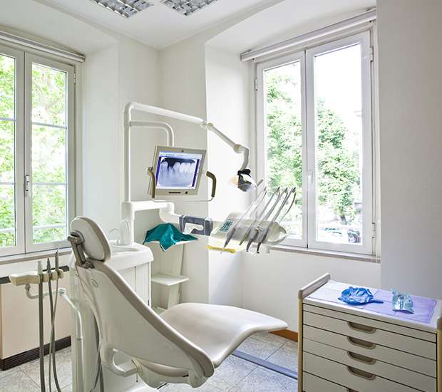 About Us | Advanced Dental Arts: Rey Martinez DDS - Dentist Grayslake, IL 60030 | (847) 223-5200